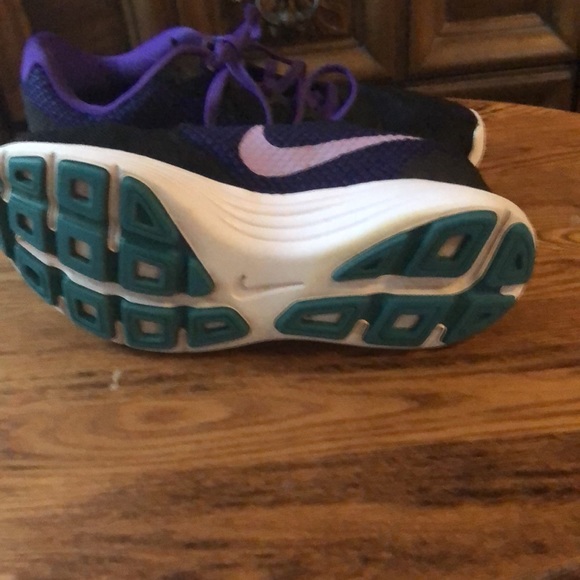 Nike tennis shoes dark purple - Picture 2 of 5